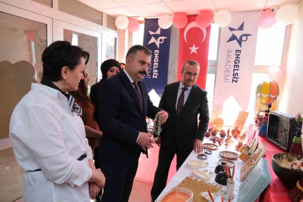 bilecik-haber_engelliler-tarafindan-hazirlanan-sergi-acildi-4155.jpg