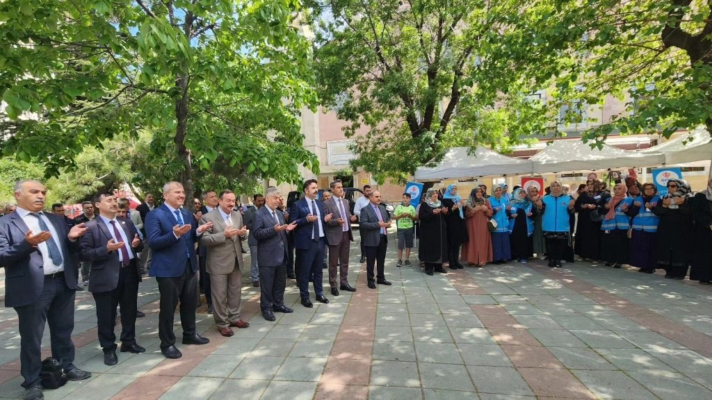 bilecik-haber_eskisehir-de-hayir-carsisi-acildi-1934.jpg