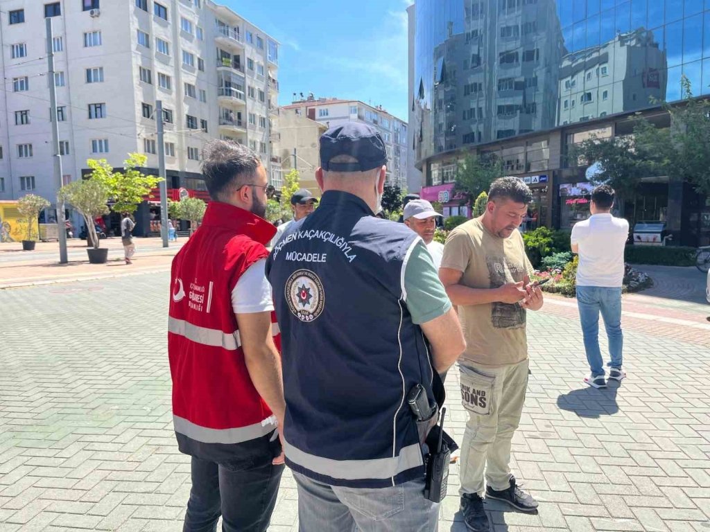 bilecik-haber_eskisehir-deki-mobil-goc-noktasi-nda-bin-577-yabancinin-kimlik-bilgileri-sorgulandi-5749.jpg