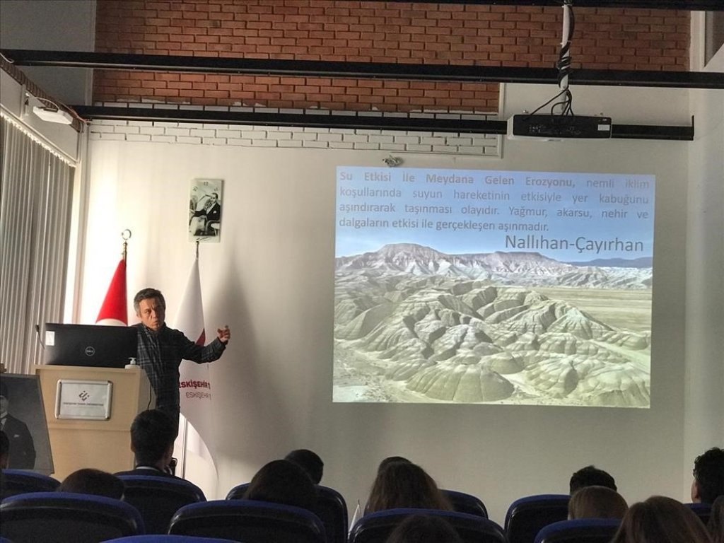 bilecik-haber_eskisehir-deki-proje-okullari-icin-duzenlenen-yer-kure-uzerine-bilim-sohbetleri-devam-ediyor-5751.jpg
