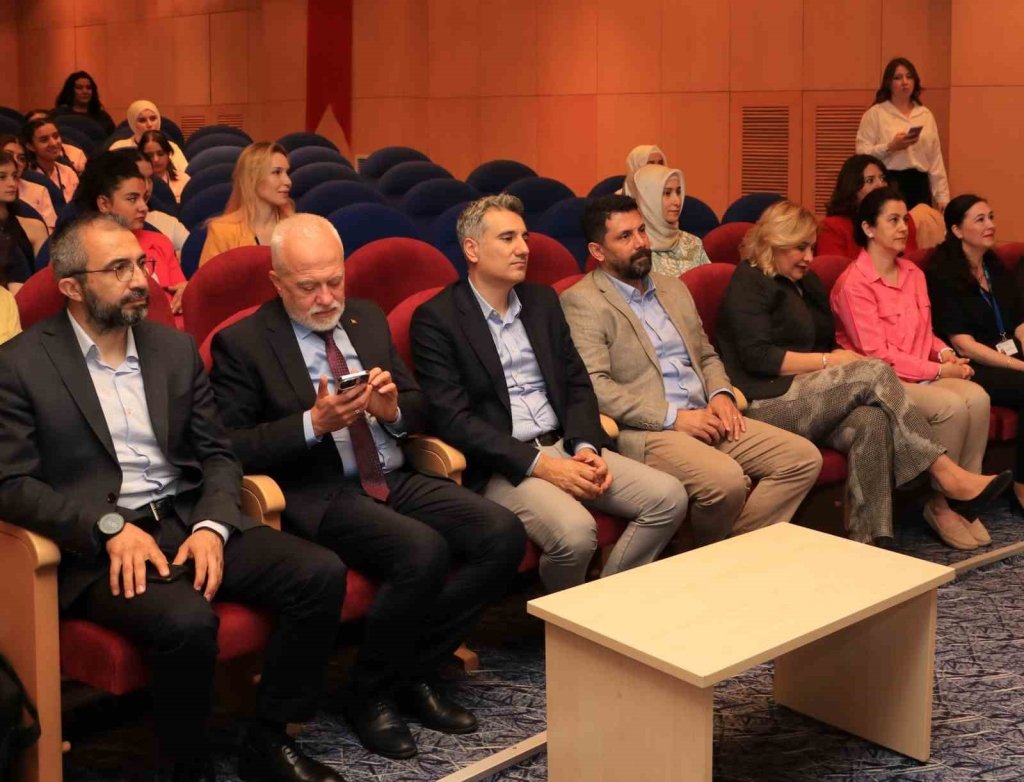 bilecik-haber_esogu-de-guvenli-annelik-uygulamalari-konferansi-duzenlendi-6242.jpg