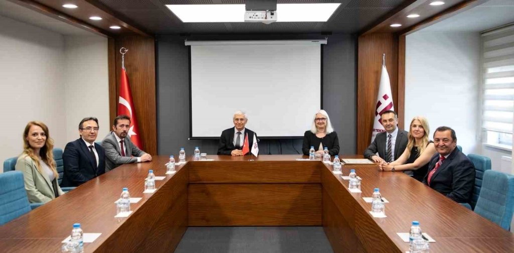 bilecik-haber_estu-endustriyel-tasarim-bolumu-entak-a-akredite-ilk-3-bolumden-biri-oldu-1972.jpg
