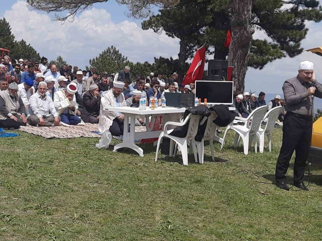 bilecik-haber_gediz-de-yagmur-duasi-1989.jpg
