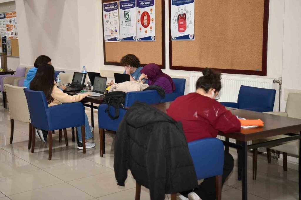 bilecik-haber_genclik-merkezi-7-24-ogrencilere-hizmet-veriyor-7249.jpg