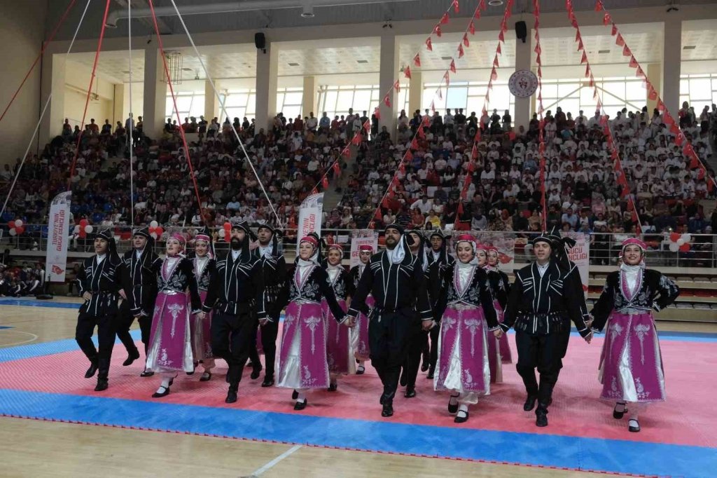 bilecik-haber_genclik-ve-spor-bayrami-coskuyla-kutlandi-5253.jpg