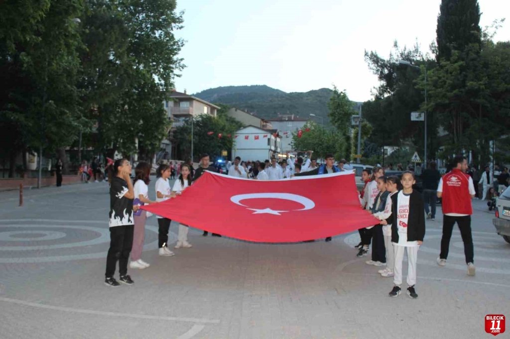 bilecik-haber_genclik-yuruyusune-buyuk-katilim-5183.jpg