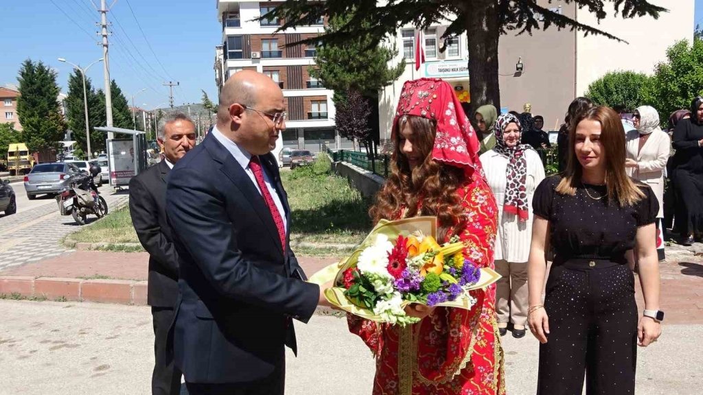 bilecik-haber_halk-egitim-merkezi-yil-sonu-sergisi-torenle-acildi-5964.jpg