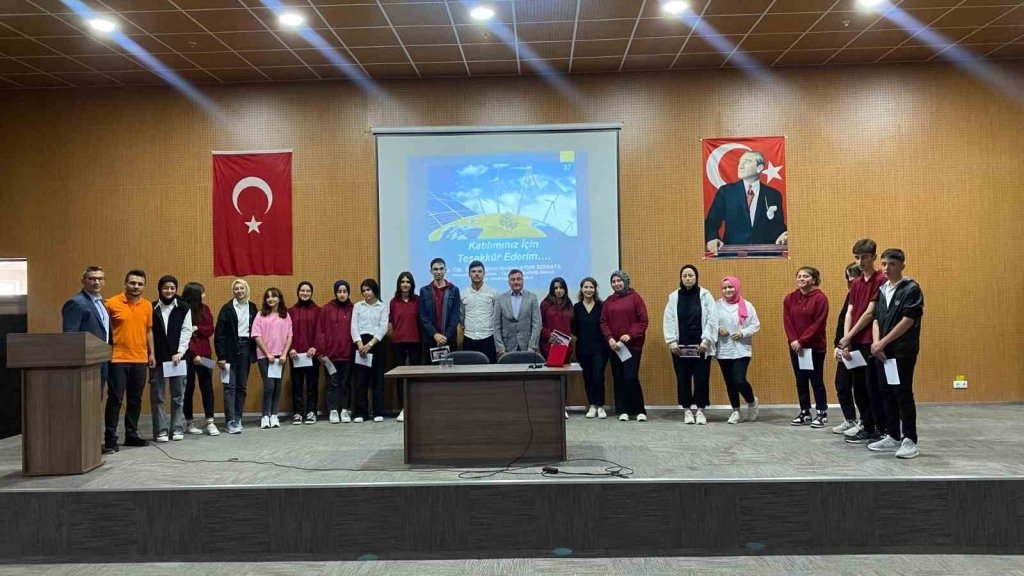 bilecik-haber_hisarcik-anadolu-lisesinde-basarili-ogrencilere-tesvik-odulu-2700.jpg