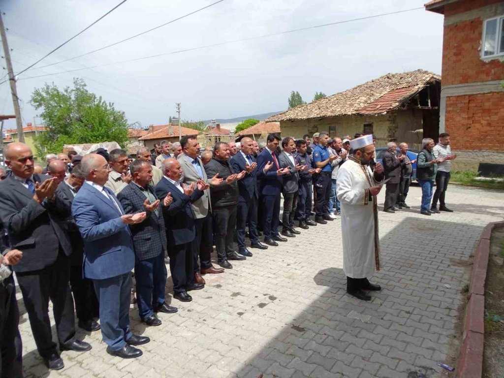 bilecik-haber_hisarcik-asagi-yoncaagac-koyunde-hayir-yemegi-ve-yagmur-duasi-3602.jpg