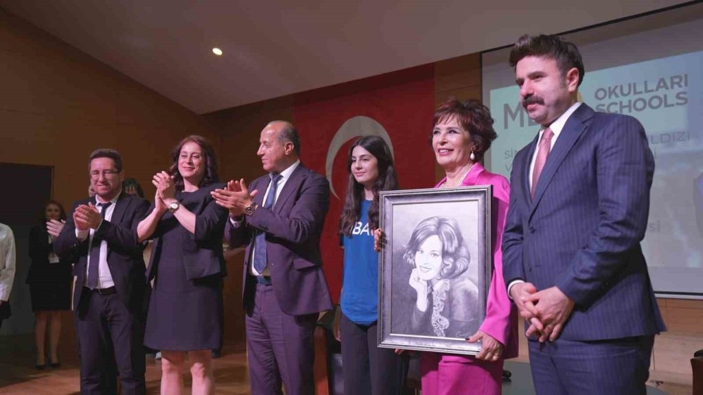 bilecik-haber_hulya-kocyigit-ogrencilerle-bir-araya-geldi-7316.jpg