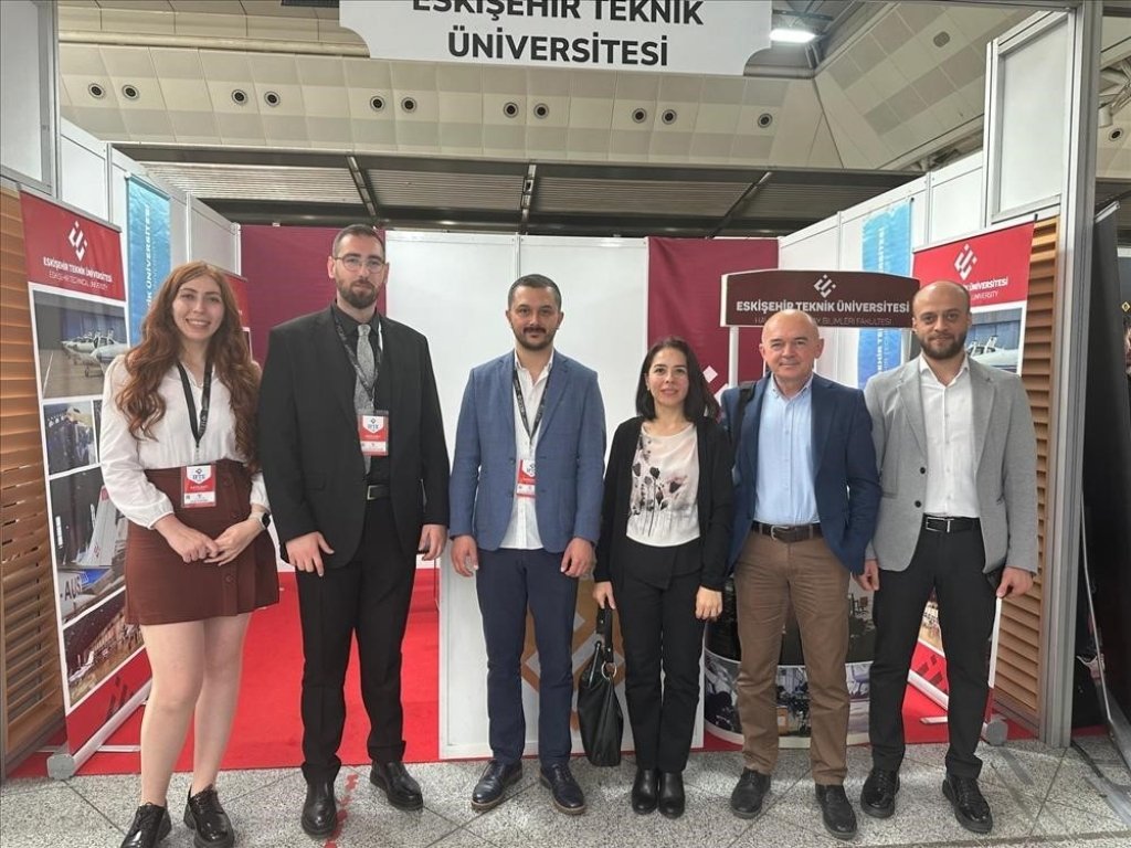 bilecik-haber_ifte2024-uluslararasi-havacilik-egitim-fuari-nda-estu-ye-yogun-ilgi-3643.jpg