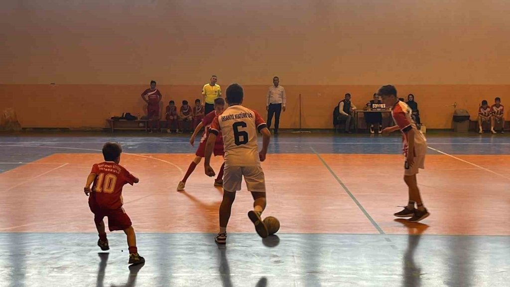 bilecik-haber_ihsaniye-de-kume-yildiz-erkekler-futsal-musabakalari-tamamlandi-4111.jpg