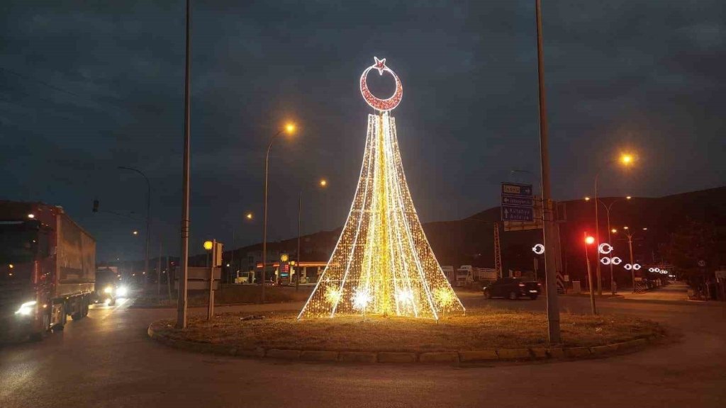 bilecik-haber_inonu-ay-yildizla-suslendi-5778.jpg