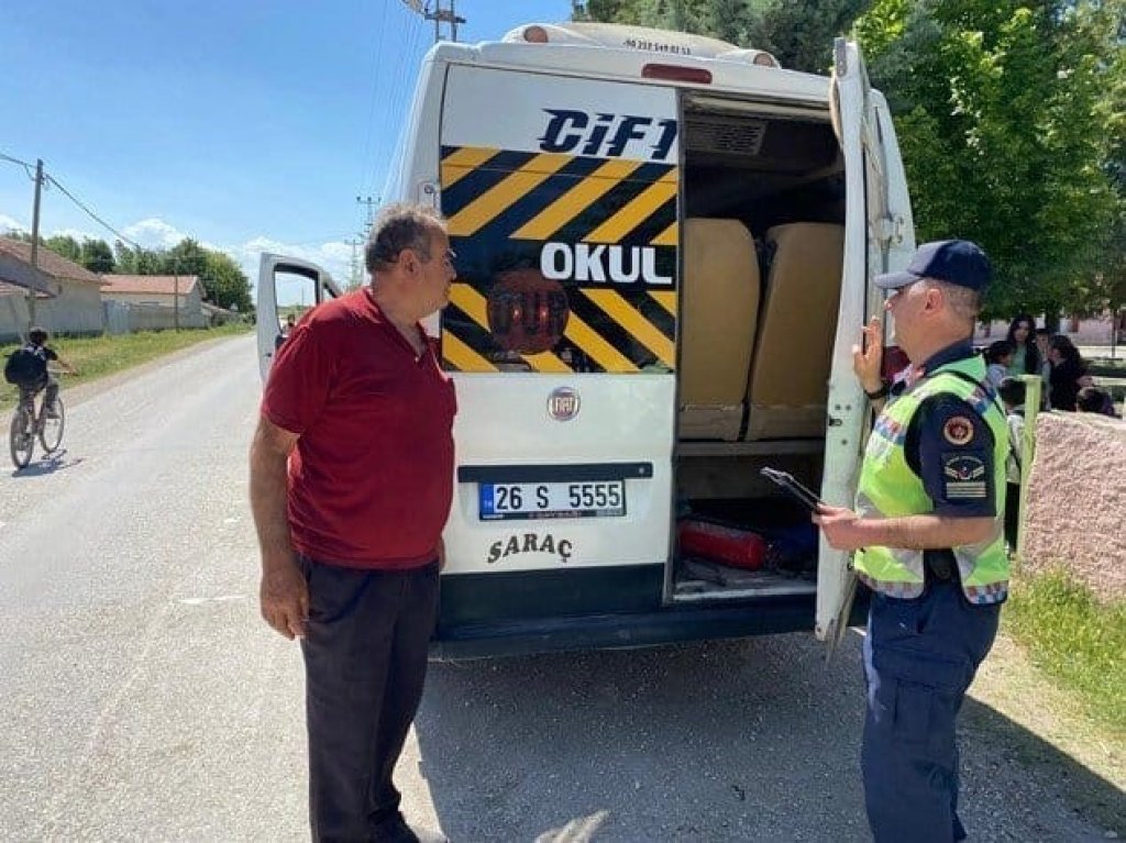 bilecik-haber_jandarma-51-okul-servisini-kontrol-etti-7097.jpg