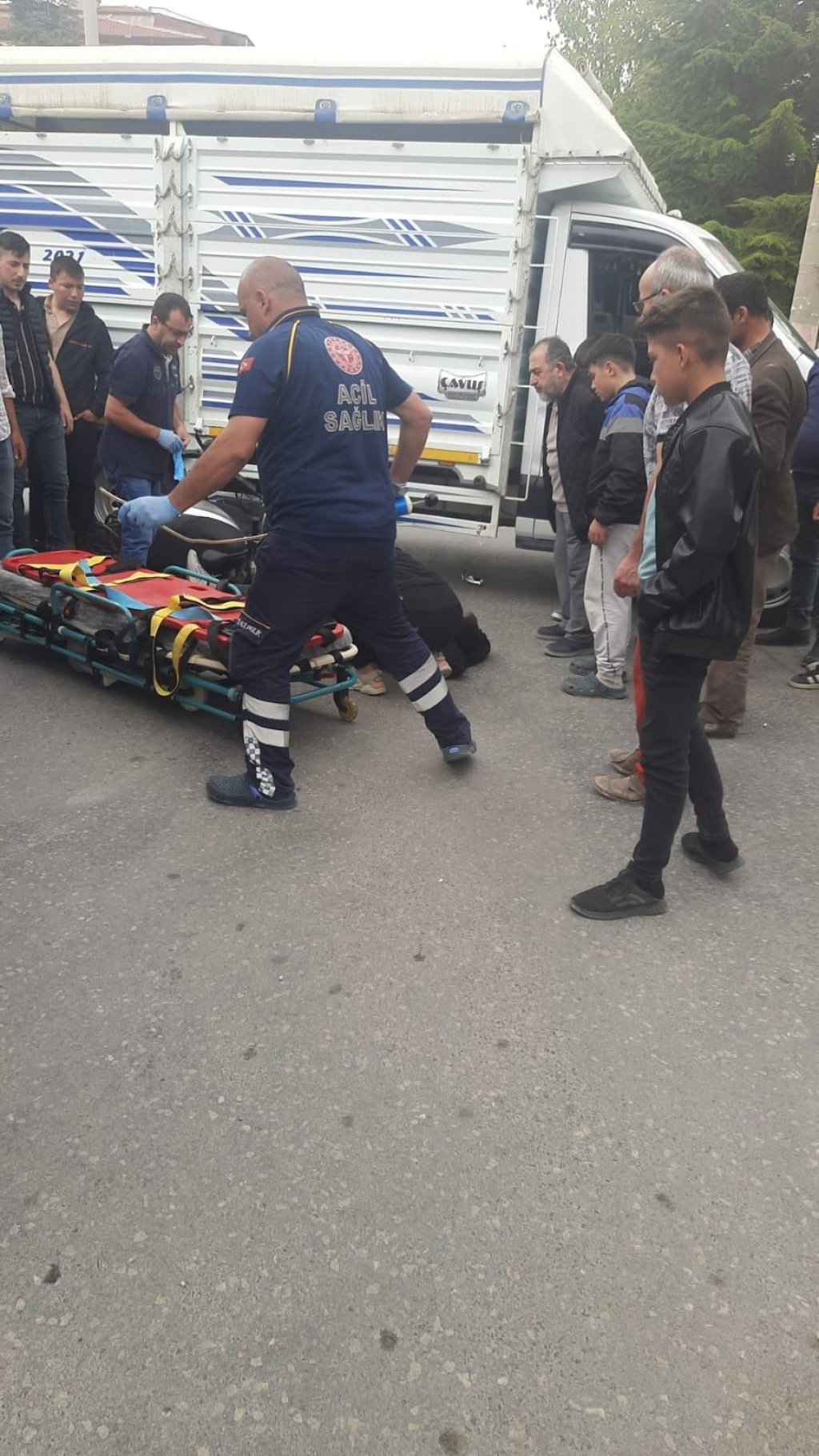 bilecik-haber_kamyonetle-carpisan-motosiklet-surucusu-yaralandi-5368.jpg