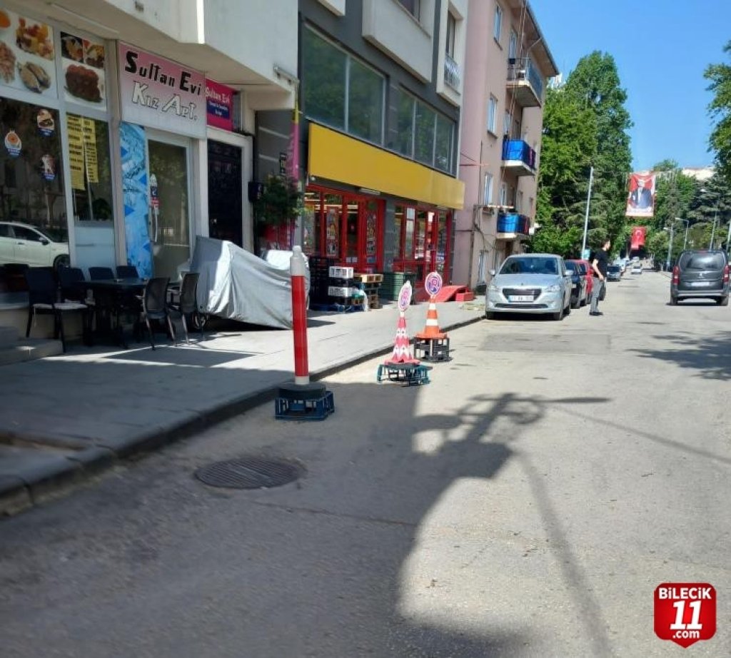 bilecik-haber_kapi-onune-duba-koyup-park-yaptirmayan-esnafa-tepki-6699.jpg