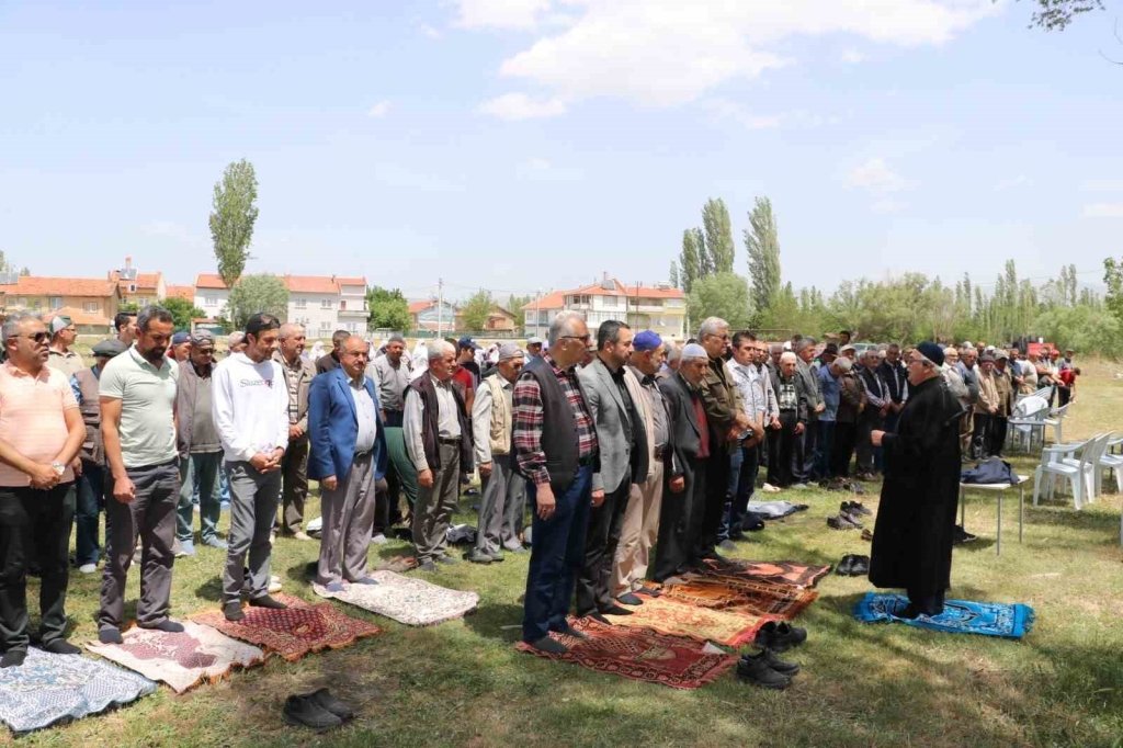 bilecik-haber_kurak-gecen-havalardan-dolayi-yagmur-duasina-ciktilar-5402.jpg