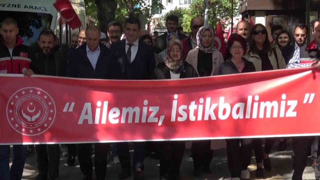 bilecik-haber_kutahya-da-ailemiz-istikbalimiz-yuruyusu-4373.jpg