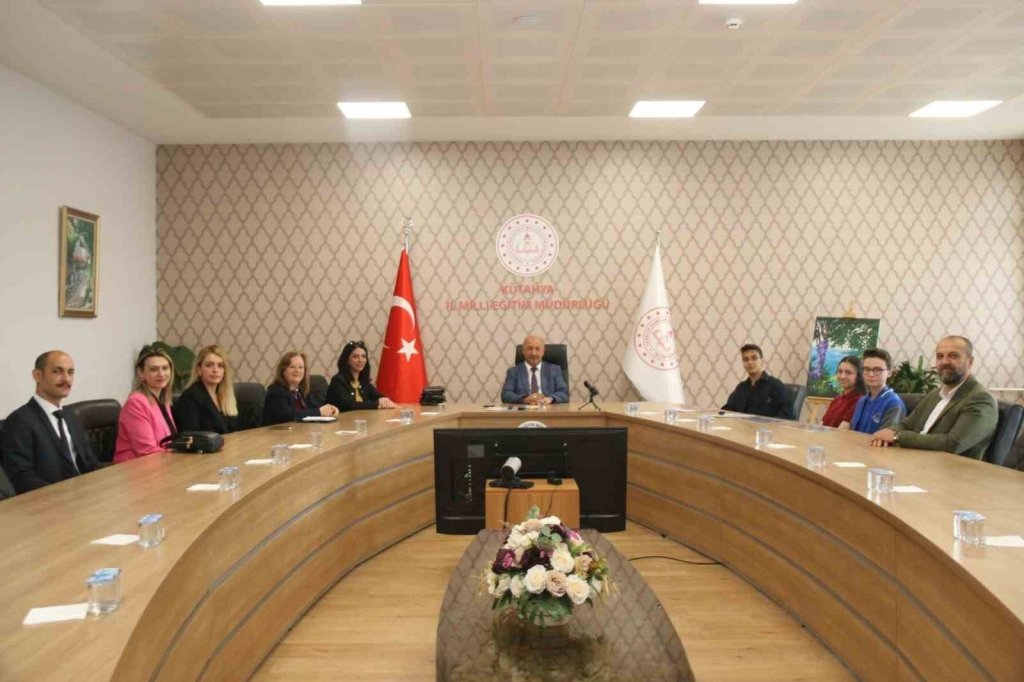 bilecik-haber_kutahya-da-bilgi-yarismasinda-dereceye-giren-ogrencilere-odulleri-verildi-7899.jpg