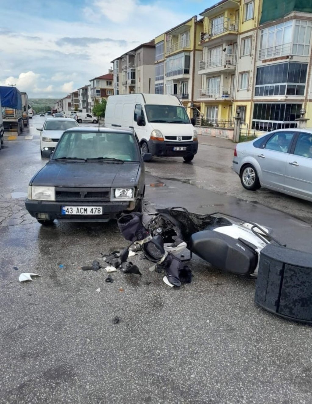 bilecik-haber_kutahya-da-otomobil-ile-motosiklet-carpisti-1-yarali-2703.jpg