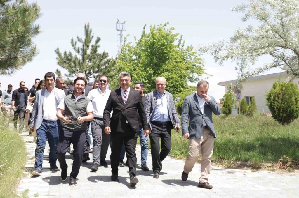 bilecik-haber_kutahya-dumlupinar-universitesi-nde-mezunlar-bulusmasi-5152.jpg