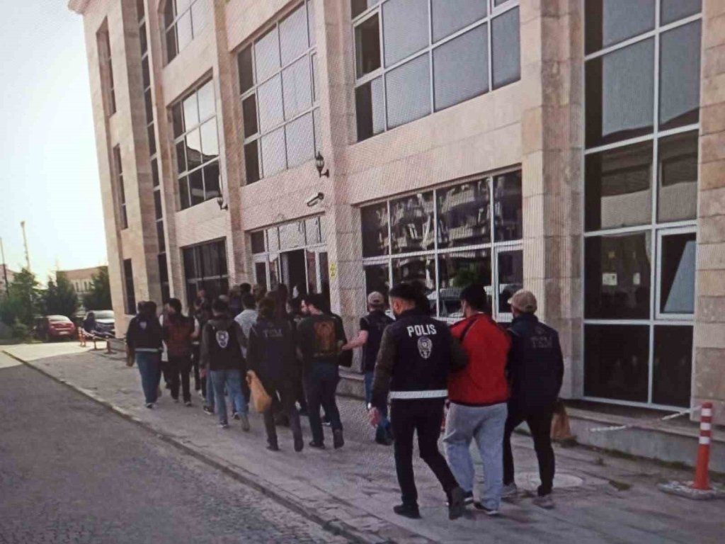 bilecik-haber_kutahya-ve-konya-da-feto-operasyonu-15-gozalti-6304.jpg