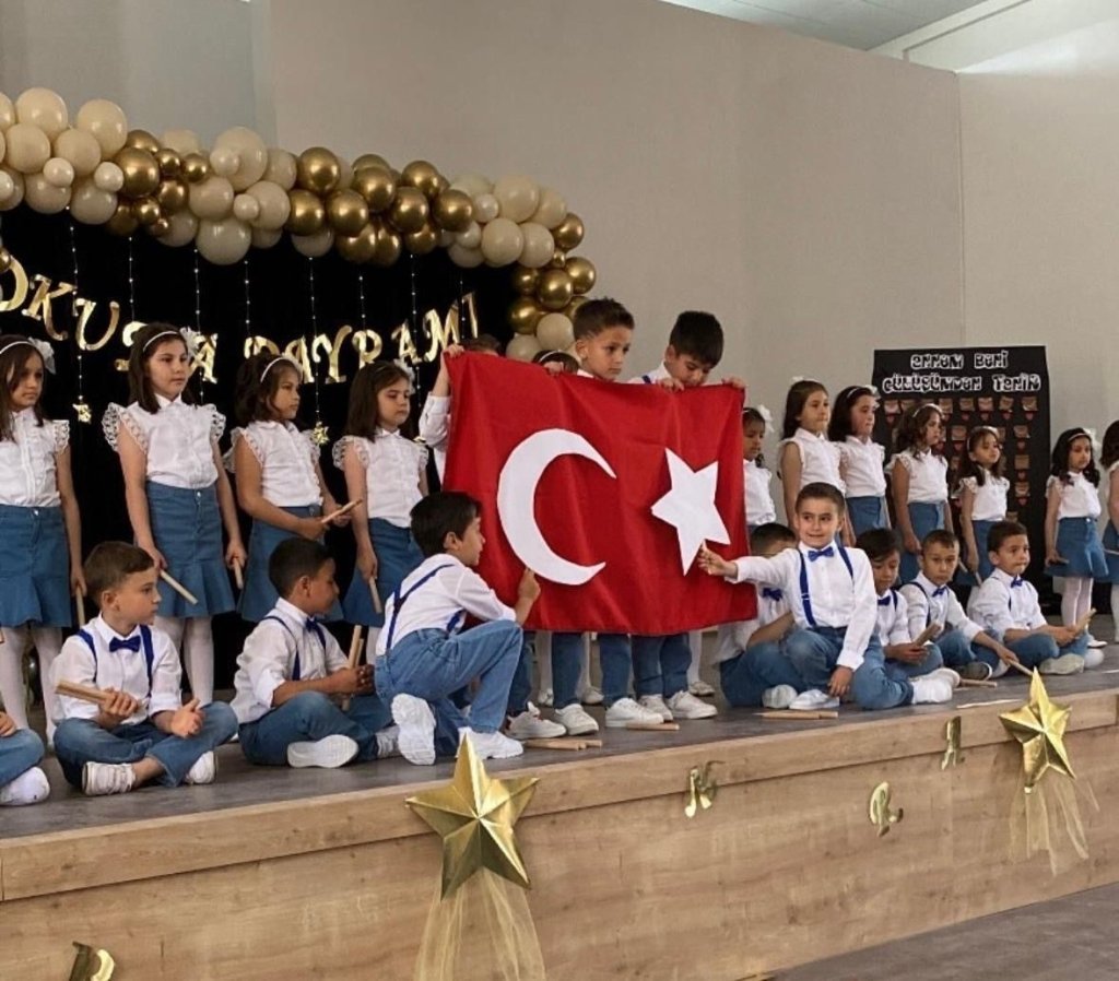 bilecik-haber_minikler-okuma-yazma-ogrenmenin-mutlulugunu-yasadi-5906.jpg