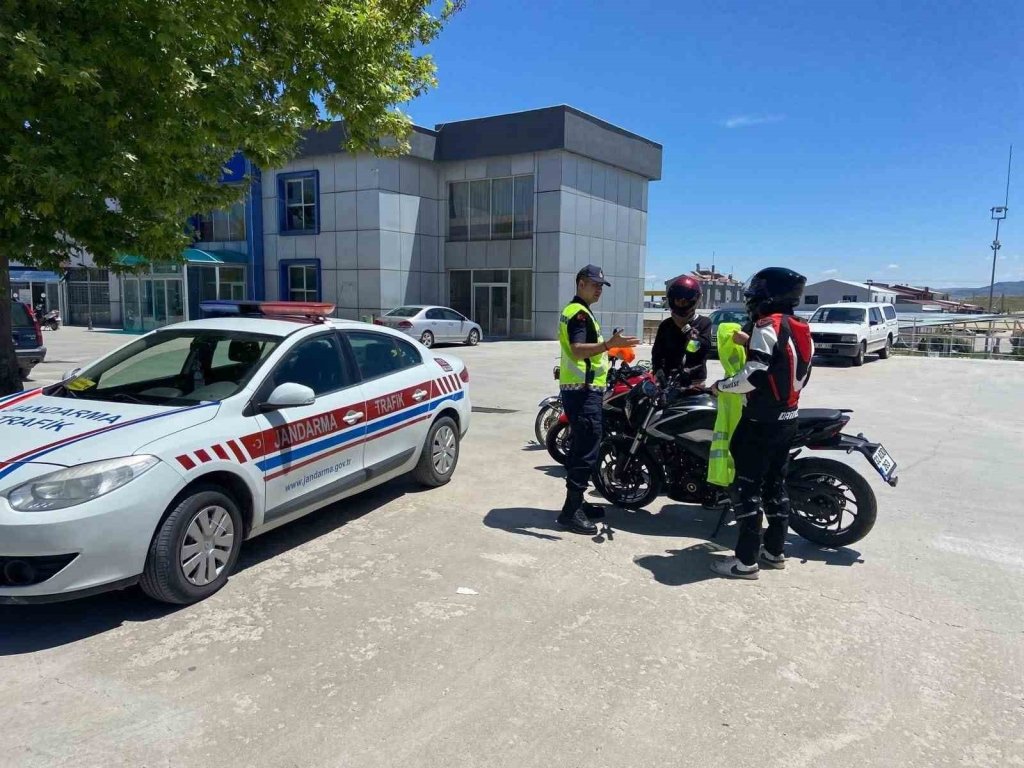 bilecik-haber_motosiklet-suruculerine-yonelik-jandarmadan-trafik-egitimi-4570.jpg