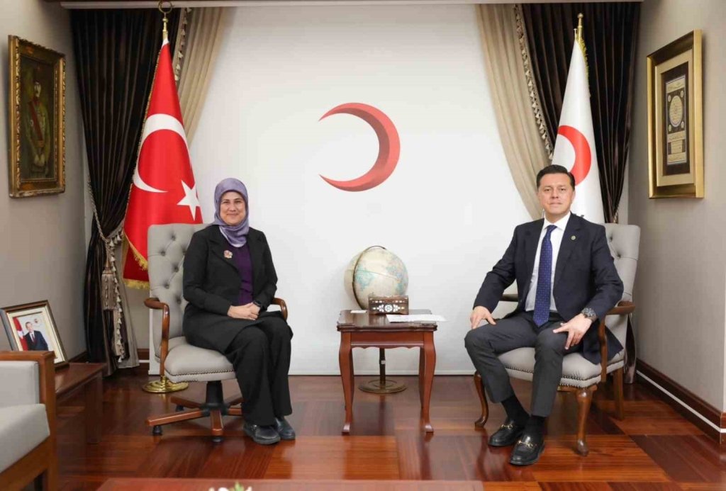 bilecik-haber_nebi-hatipoglu-turk-kizilay-genel-baskani-ni-ziyaret-etti-6250.jpg