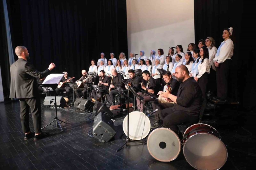 bilecik-haber_odunpazari-belediyesi-nden-annelere-ozel-konser-3781.jpg