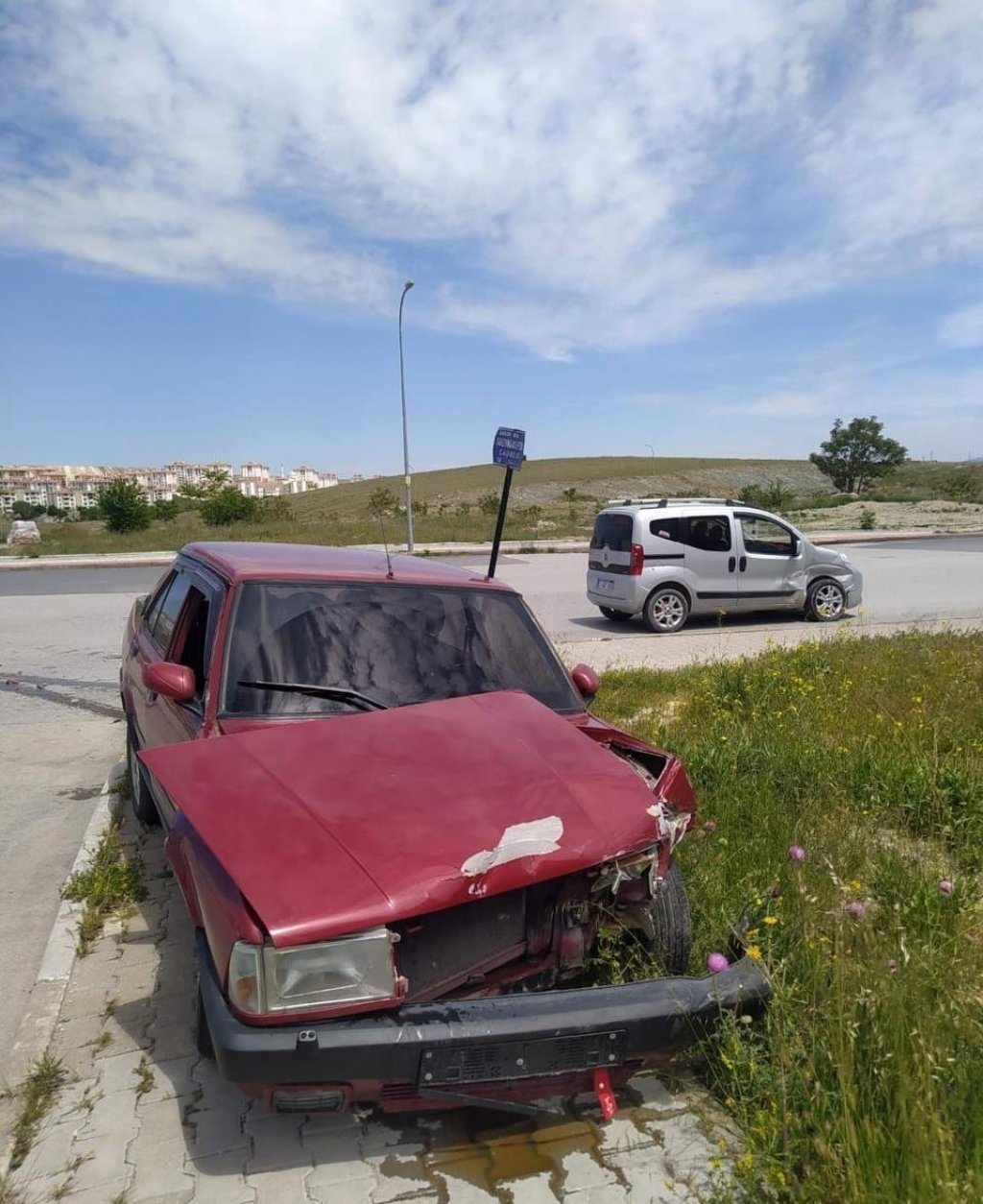 bilecik-haber_otomobil-ile-hafif-ticari-arac-carpisti-3-yarali-4528.jpg