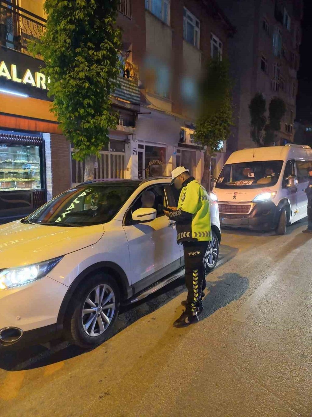 bilecik-haber_polis-ekipleri-6-bin-762-supheliyi-sorgulayip-bin-93-araci-kontrol-etti-3779.jpg