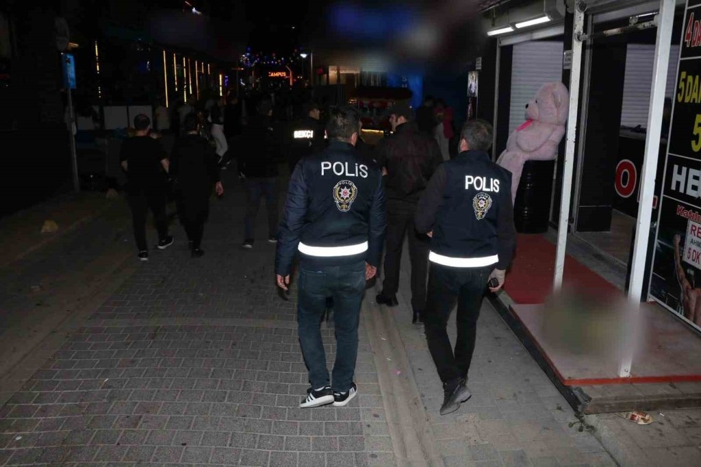 bilecik-haber_polis-ekiplerince-176-sahis-ve-12-arac-sorgulandi-5125.jpg