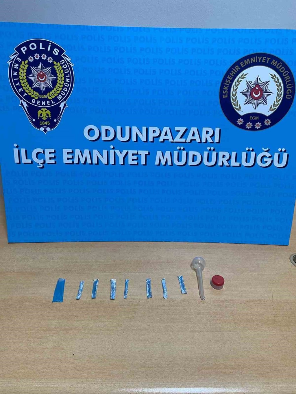 bilecik-haber_polis-ekiplerinden-aranan-sahislarin-yakalanmasina-yonelik-calisma-6233.jpg