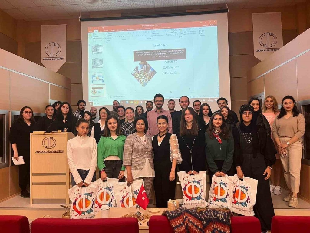 bilecik-haber_rus-dili-ve-edebiyati-bolumunde-onemli-konferans-4971.jpg