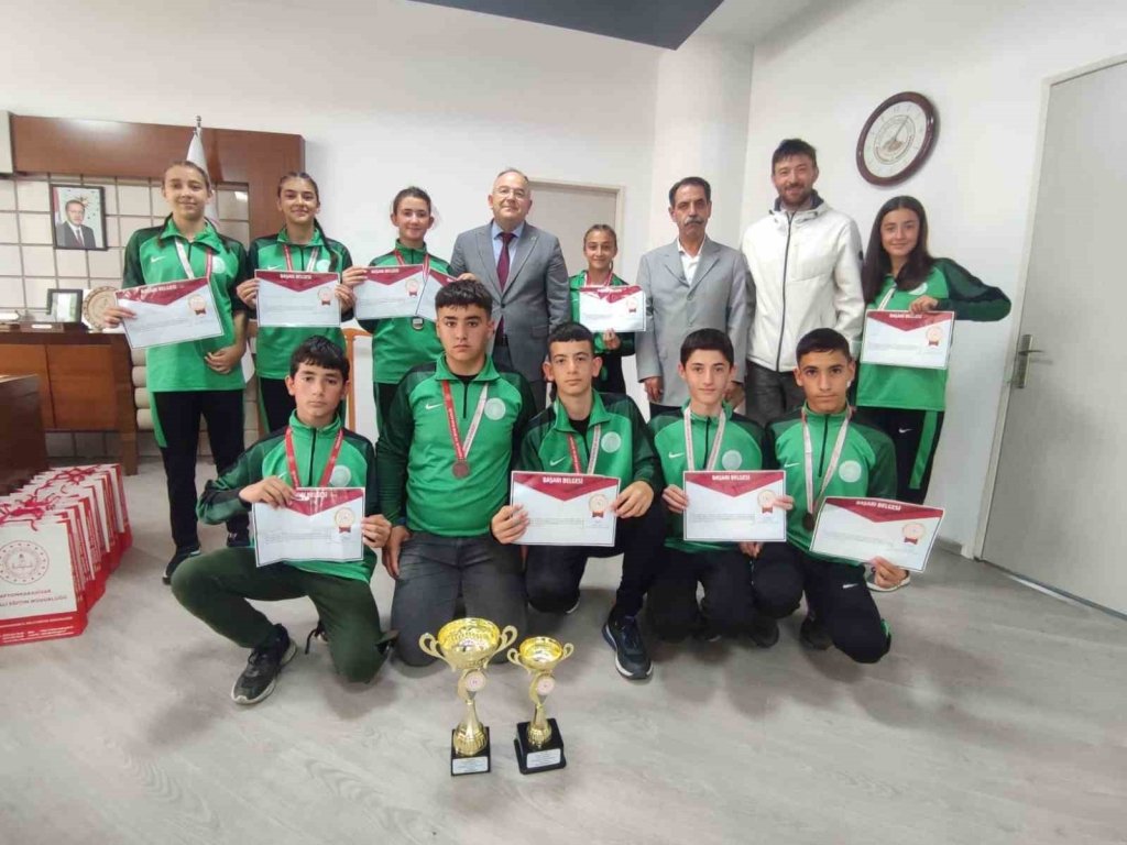 bilecik-haber_sampiyonlar-mudur-sunnetci-yi-ziyaret-etti-2115.jpg