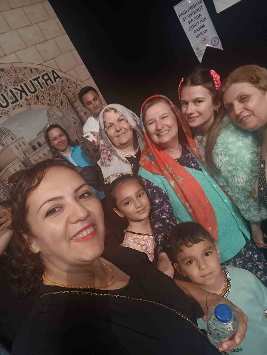 bilecik-haber_sandikli-gonullu-hanimlar-dernegi-tiyatro-ekibi-mardin-de-sahne-aldi-4917.jpg