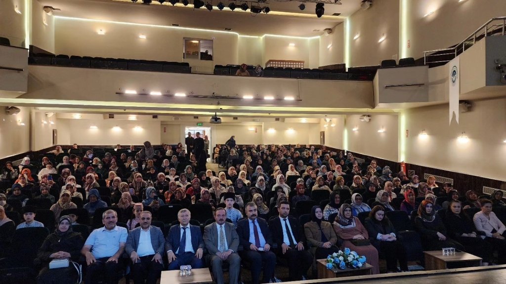 bilecik-haber_savas-goc-ve-aile-konferansi-duzenlendi-6698.jpg