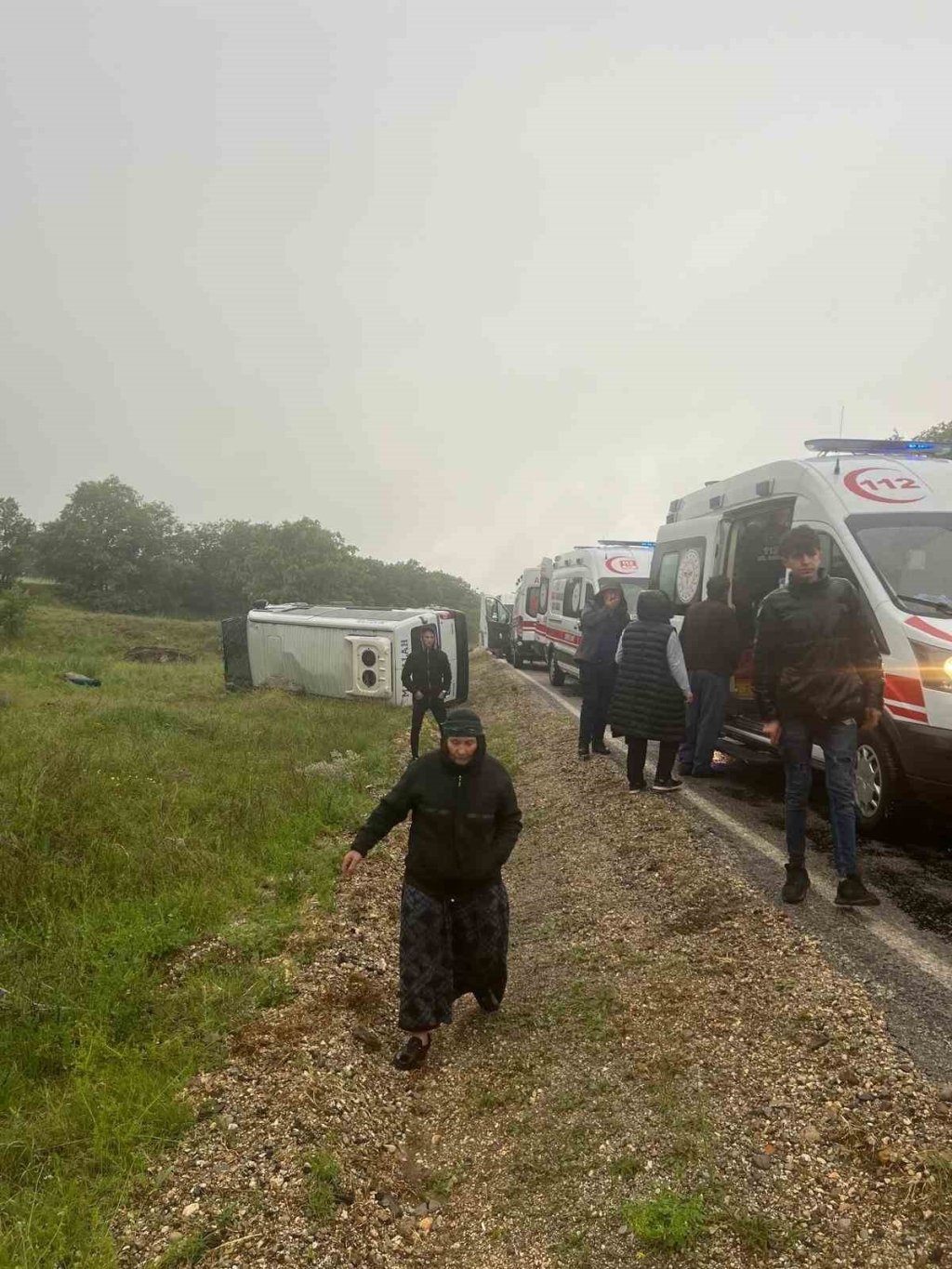 bilecik-haber_sera-iscisi-kadinlari-tasiyan-minibus-devrildi-14-yarali-7245.jpg