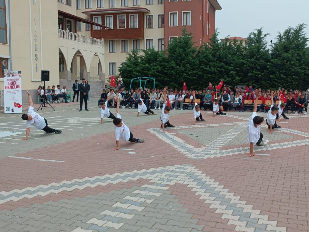 bilecik-haber_suhut-ta-19-mayis-coskuyla-kutlandi-5255.jpg