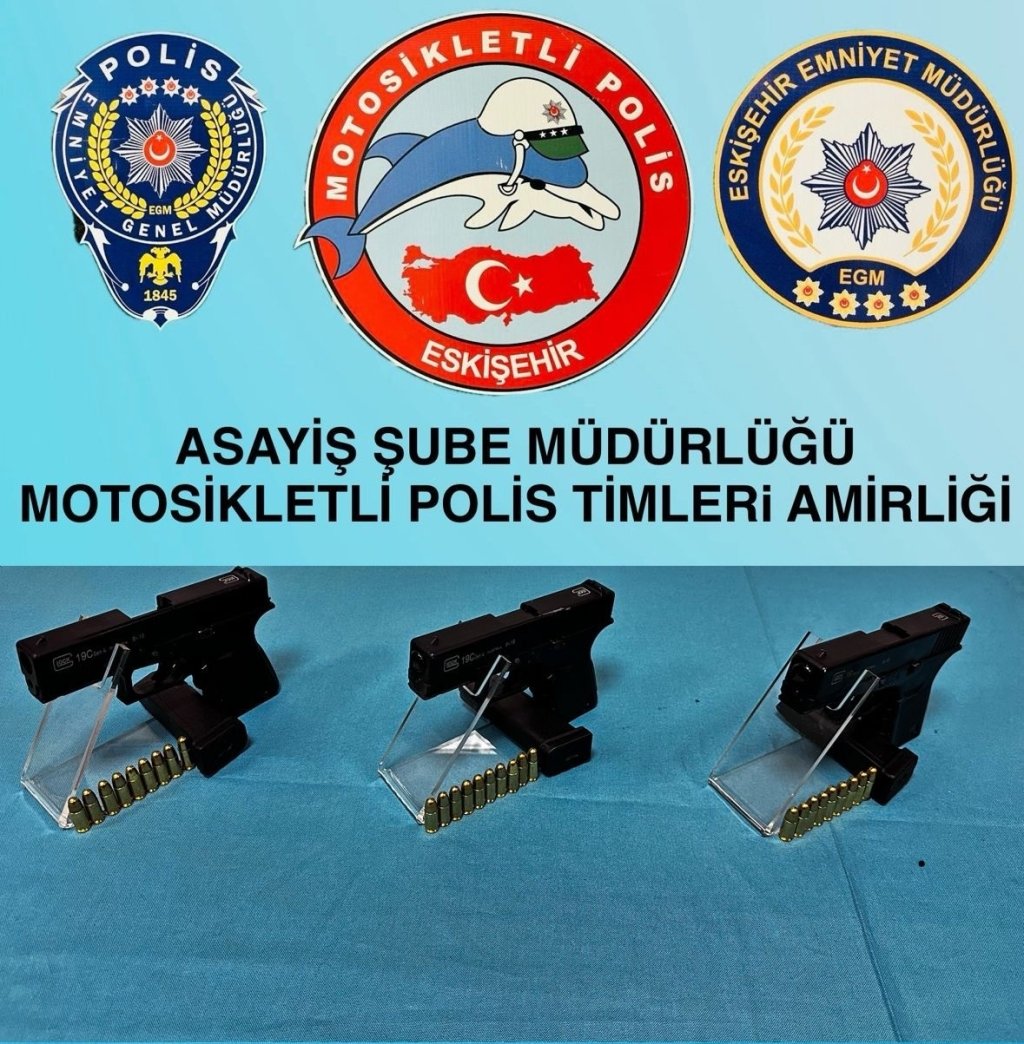 bilecik-haber_suphe-uzerine-durdurulan-aracta-3-tabanca-ele-gecirildi-3651.jpg