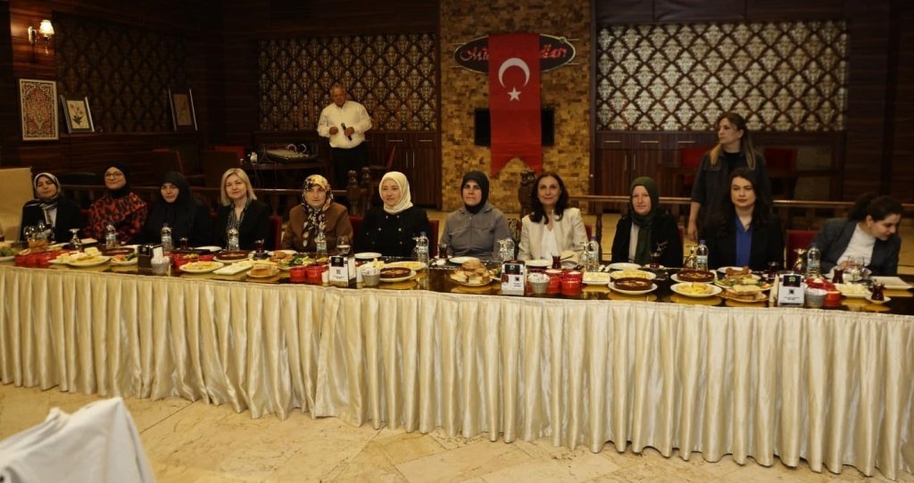 bilecik-haber_tuba-isin-ve-emine-kahveci-sehit-anneleri-ile-bir-araya-geldi-3810.jpg