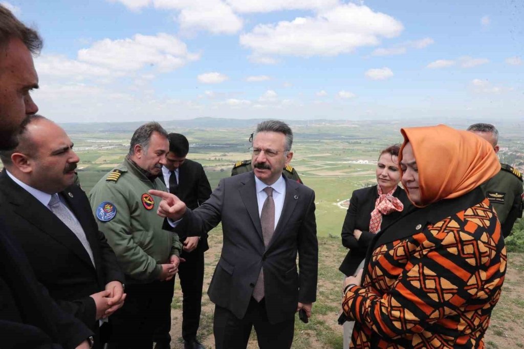 bilecik-haber_vali-aksoy-dan-thk-havacilik-egitim-merkezi-ziyareti-7101.jpg