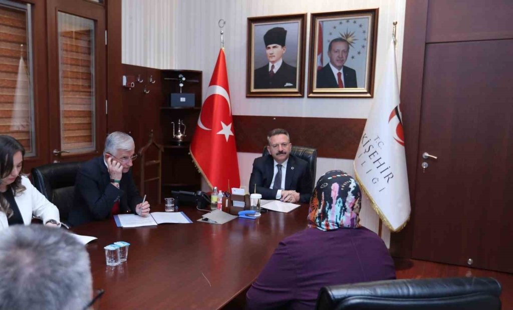 bilecik-haber_vali-aksoy-vatandaslarin-sorunlarini-dinledi-3636.jpg