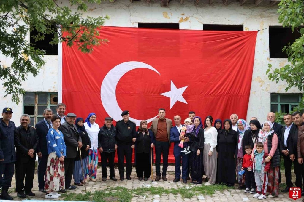 bilecik-haber_vali-aygol-13-ayri-koyde-hidirellez-senliklerine-katildi-3813.jpg