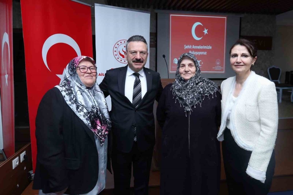 bilecik-haber_vali-huseyin-aksoy-sehit-anneleriyle-kahvaltiya-katildi-3797.jpg