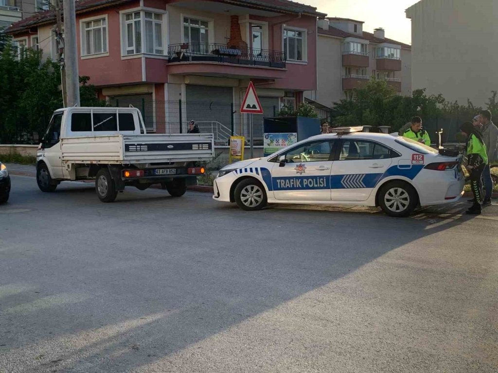 bilecik-haber_yolun-karsisina-gecerken-kamyonetin-carptigi-kadin-yaralandi-5136.jpg