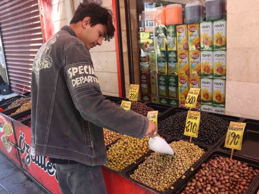 bilecik-haber_zeytine-gelen-zamlar-satislari-dusurdu-2232.jpg