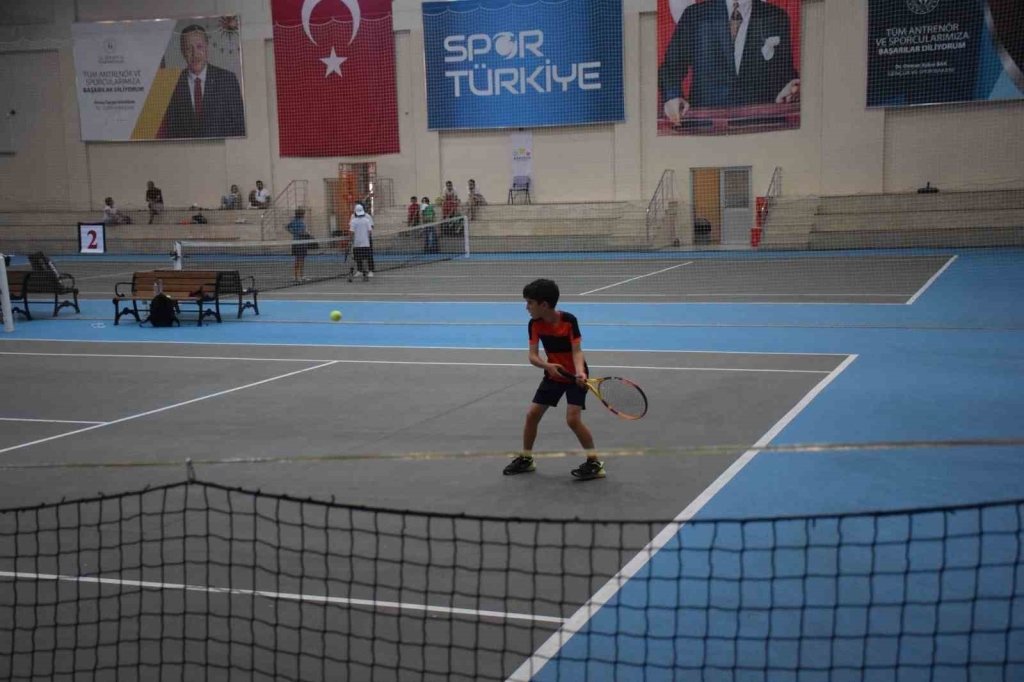 bilecik-haber_12-yas-yaz-kupasi-tenis-turnuvasi-devam-ediyor-13258.jpg
