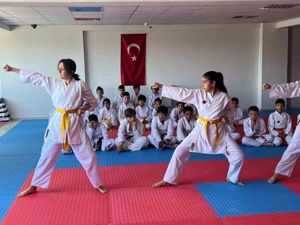 bilecik-haber_afyonkarahisar-da-karate-kusak-sinavi-tamamlandi-11022.jpg